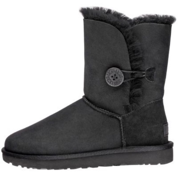 Authentic UGG Black Bailey button short sheepskin boots size 7. Great condition - Picture 7 of 9